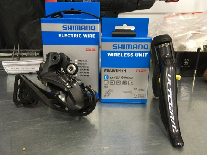 Installer un Shimano D Fly permet d'avoir accès à votre groupe Shimano DI2 depuis un téléphone.