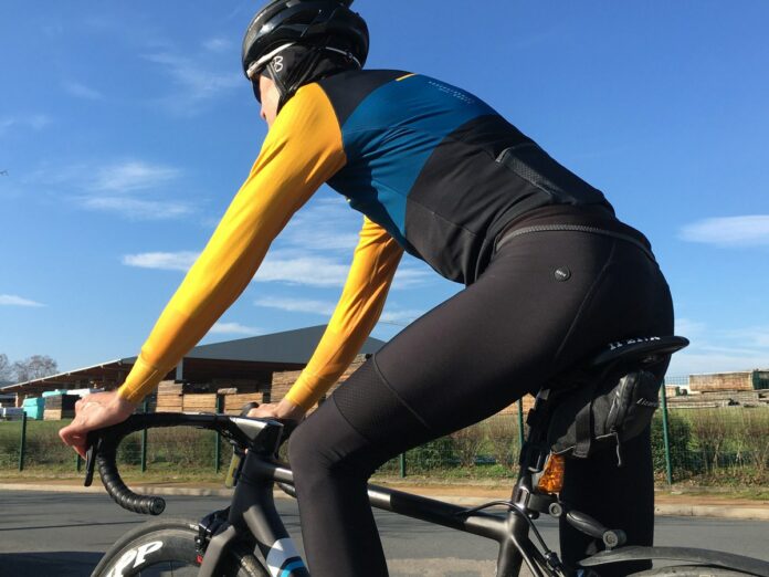 La tenue vélo Gobik s'offre une identité visuelle marquée.