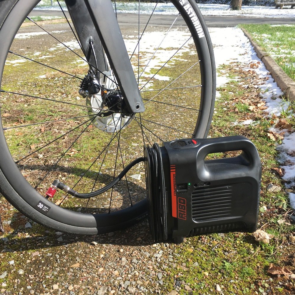 Test du compresseur Poggio R180 : portable et puissant