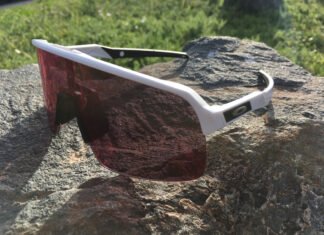 Test lunettes Oakley Sutro Lite Prizm Road : technicité et modernisme Les Oakley Sutro Lite offrent du modernisme et technicité.