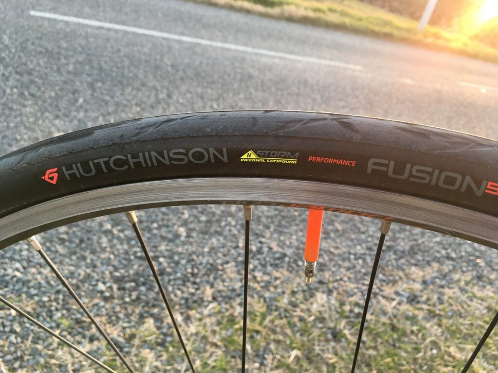 Les 5 meilleurs pneus vélo route été optimiser son vélo