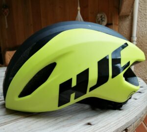 Le casque HJC Valeco est esthétique et aérodynamique.