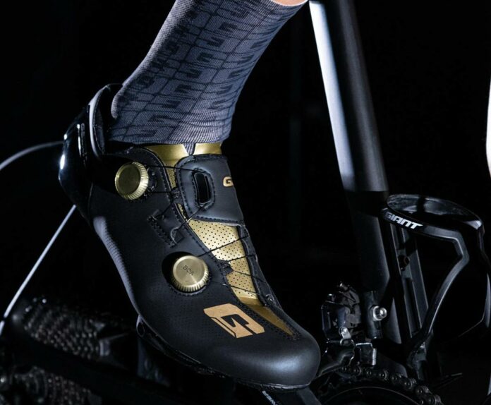 Les chaussures Gaerne G.Styl Gold Rush reflètent la passion de l'Italie pour le cyclisme.©Gaerne