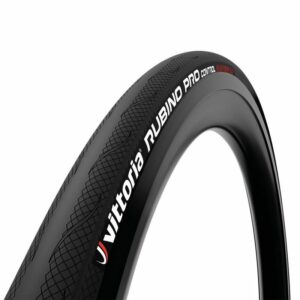 Incontournable pour passer l'hiver, le Vittoria Rubino Pro Control est excellent en rendement et contre la crevaison.©Vittoria