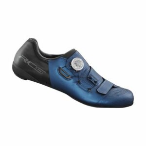 Les Chaussures vélo shimano route RC5 2022 se déclinent en modèle homme et femme ©Shimano