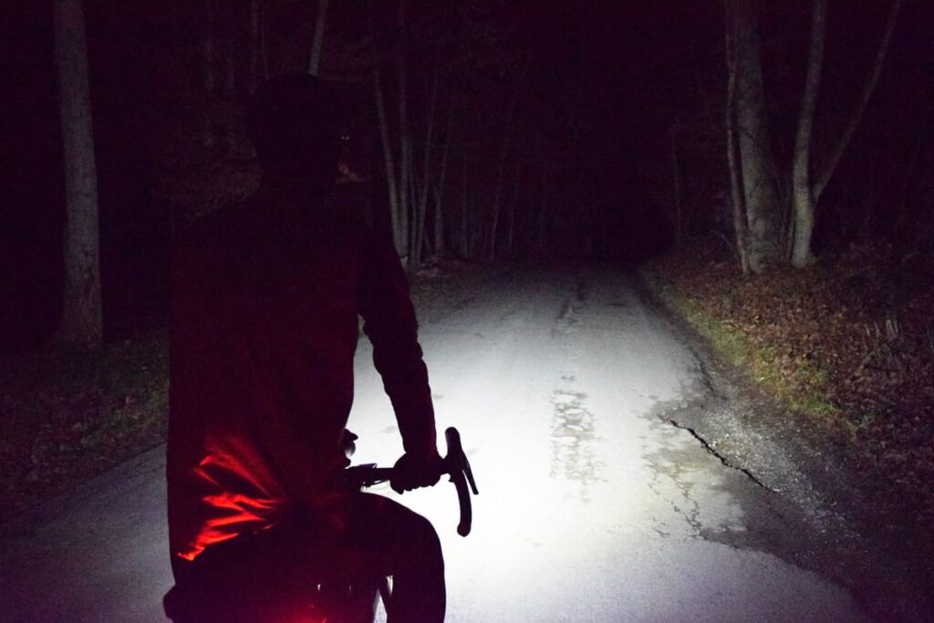 Faisceau lumineux éclairage vélo de nuit