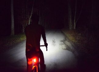 Test des éclairages vélo Knog Big Cobber et PWR Mountain Bike Eclairage vélo knog