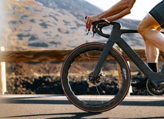 Hutchinson Black Bird : le renouveau du pneu performant français Hutchinson Black Bird