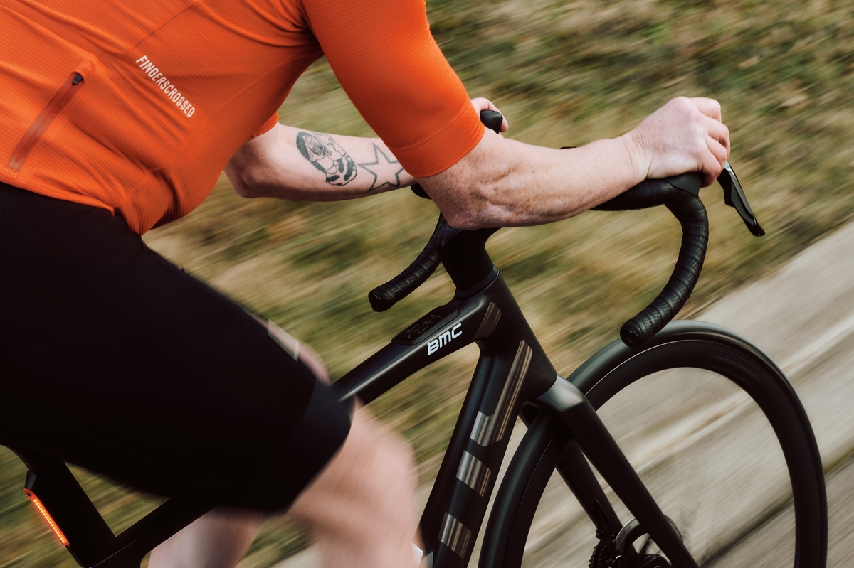 Poste de pilotage intégré ICS Carbon Evo du vélo électrique route BMC Teammachine 01 AMP