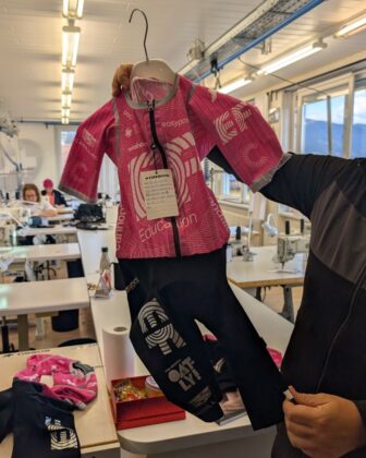 Tenue Assos sur-mesure pour les &eacute;quipes EF Pro Cycling